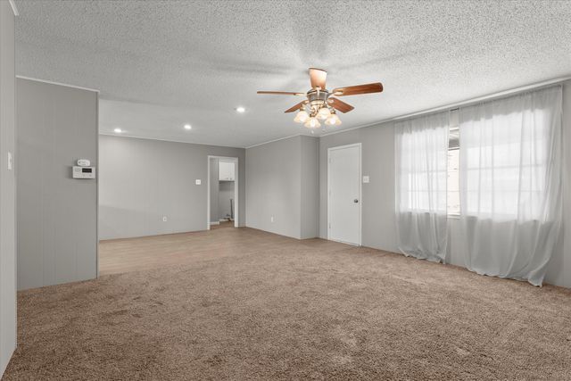 403 Poplar Street, Levelland, TX 79336