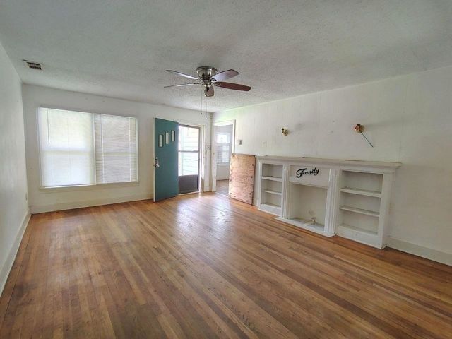 600 Thompson St, Kilgore, TX 75662