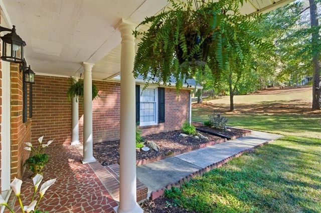 190 Willow Lake Lane, Sharpsburg, GA 30277