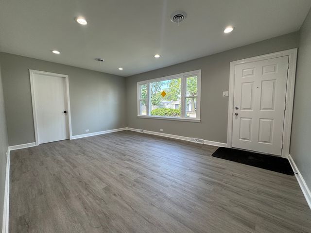 5735 W 80th Street, Burbank, IL 60459