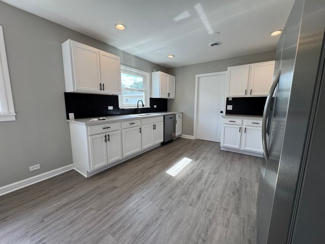 5735 W 80th Street, Burbank, IL 60459