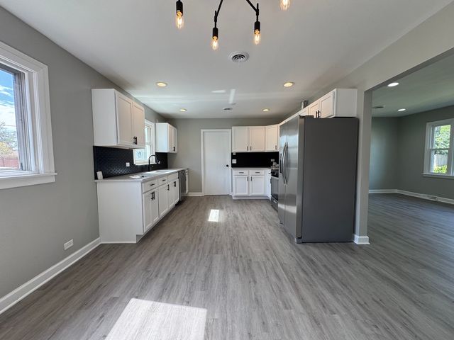 5735 W 80th Street, Burbank, IL 60459