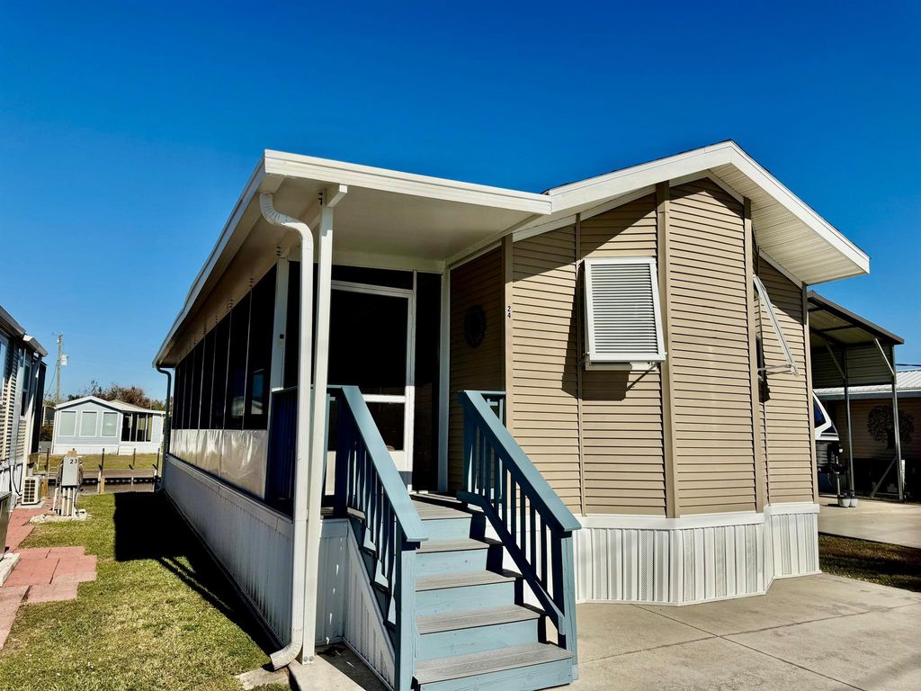 24 Shell Road, Okeechobee, FL 34974