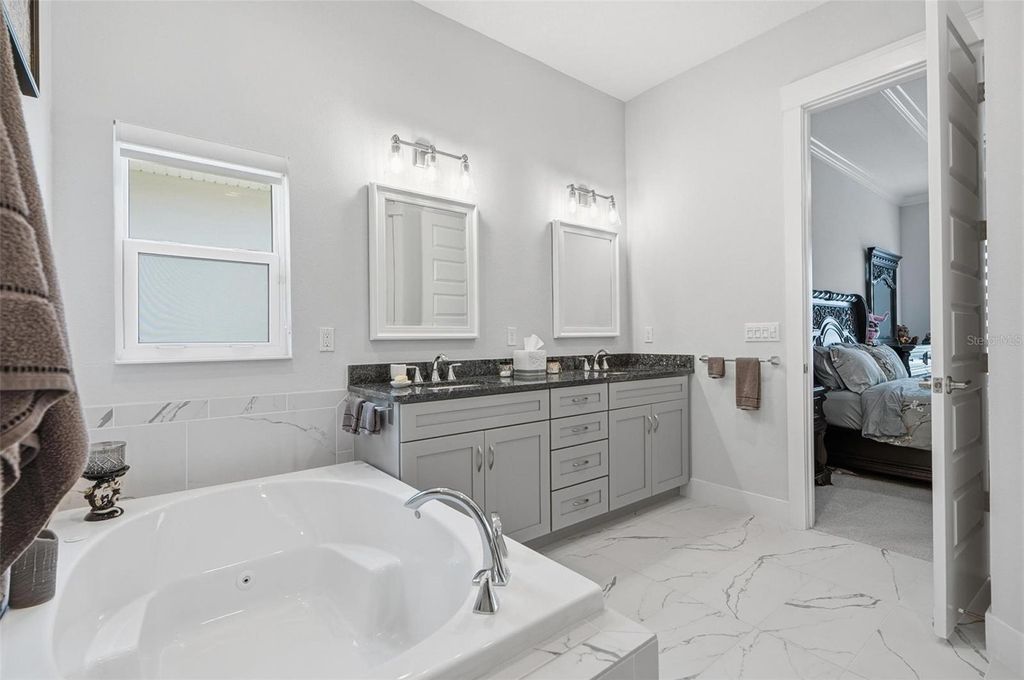 Image 39 of property listing at 9 DEL PALMA DRIVE, Palm Coast, FL 32137