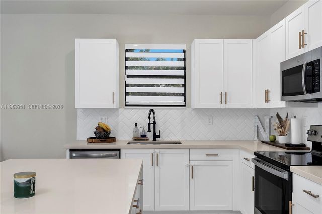 2597 SE 2nd St, Homestead, FL 33033