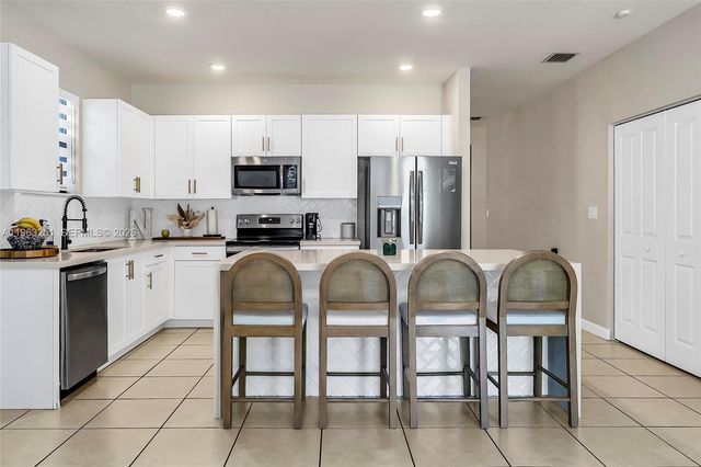 2597 SE 2nd St, Homestead, FL 33033