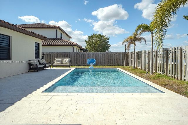 2597 SE 2nd St, Homestead, FL 33033