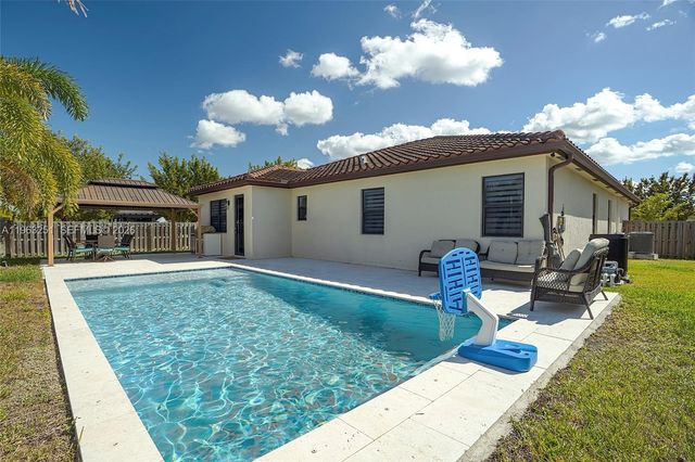 2597 SE 2nd St, Homestead, FL 33033