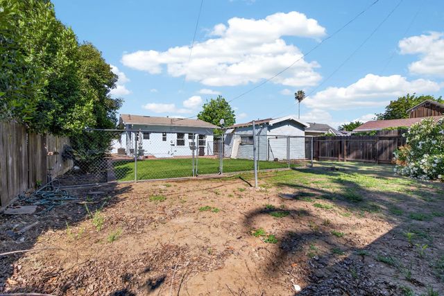 1704 N Berkeley Ave, Stockton, CA 95205