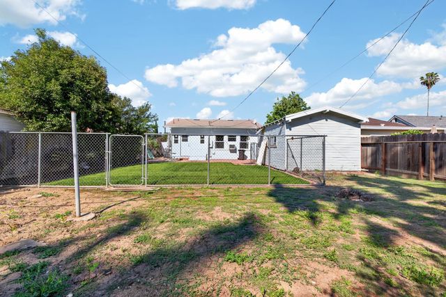 1704 N Berkeley Ave, Stockton, CA 95205