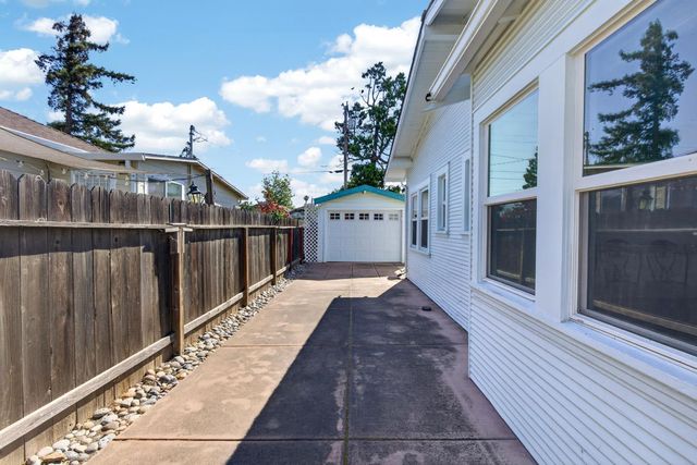 1704 N Berkeley Ave, Stockton, CA 95205