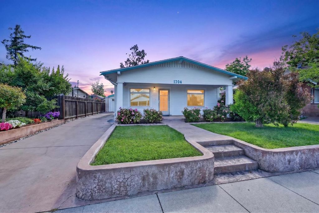 1704 N Berkeley Ave, Stockton, CA 95205
