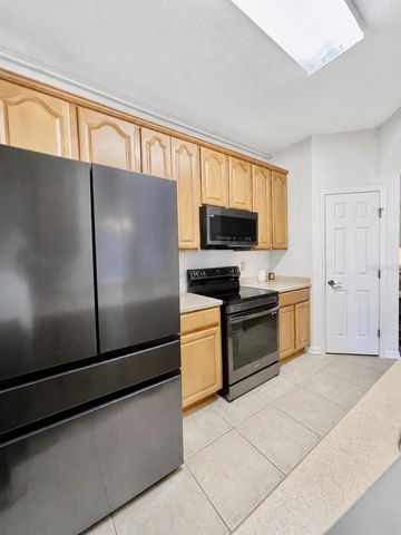 1357 VENEZIA COURT 303, Davenport, FL 33896