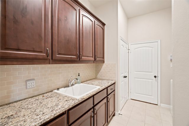 1036 Northern Oaks Court, Springtown, TX 76082
