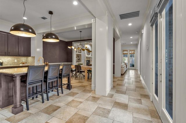 114 S Knights Crossing Drive, The Woodlands, TX 77382