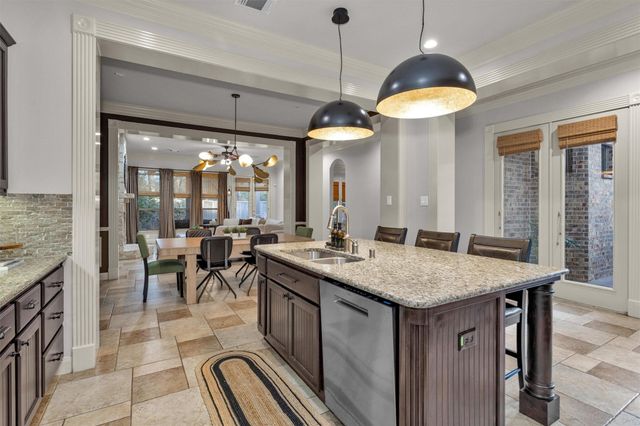 114 S Knights Crossing Drive, The Woodlands, TX 77382