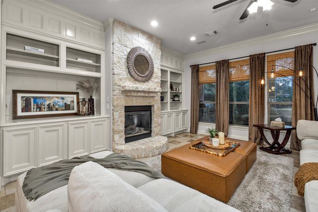 114 S Knights Crossing Drive, The Woodlands, TX 77382