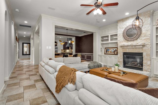 114 S Knights Crossing Drive, The Woodlands, TX 77382