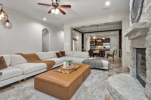 114 S Knights Crossing Drive, The Woodlands, TX 77382