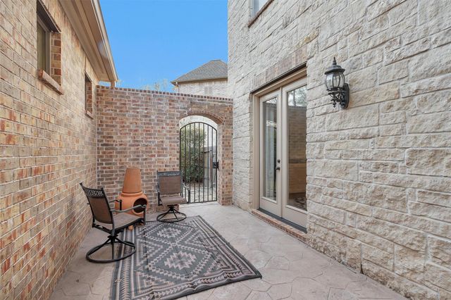 114 S Knights Crossing Drive, The Woodlands, TX 77382