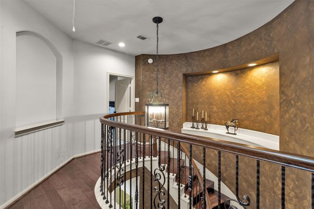 114 S Knights Crossing Drive, The Woodlands, TX 77382