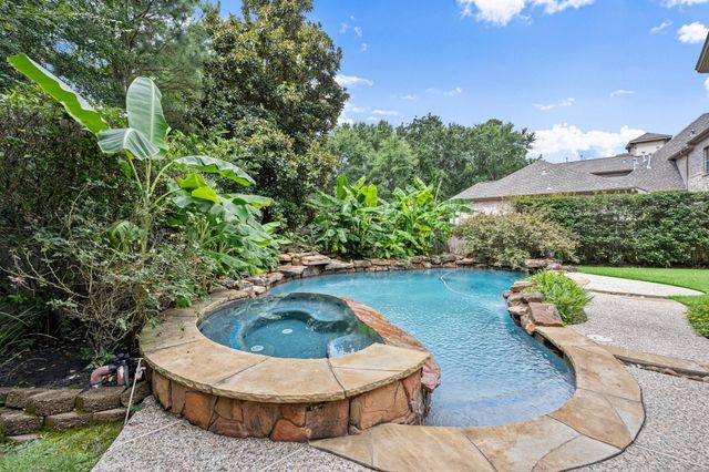 114 S Knights Crossing Drive, The Woodlands, TX 77382