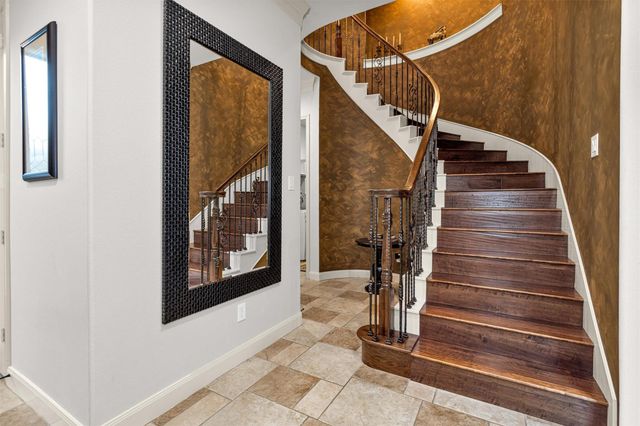 114 S Knights Crossing Drive, The Woodlands, TX 77382