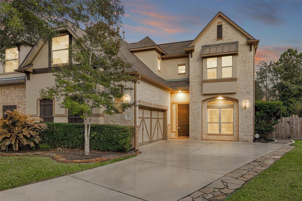 114 S Knights Crossing Drive, The Woodlands, TX 77382