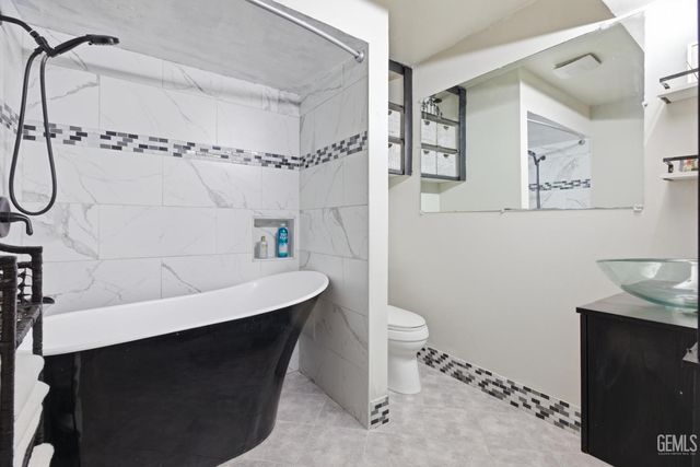 1106 McGinley Avenue, Bakersfield, CA 93308