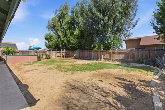 1106 McGinley Avenue, Bakersfield, CA 93308