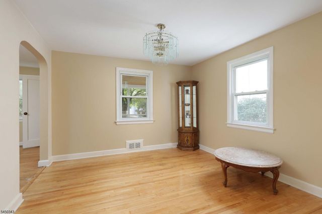 351 Fernwood Ter, Linden City, NJ 07036