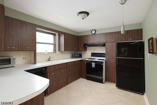 351 Fernwood Ter, Linden City, NJ 07036