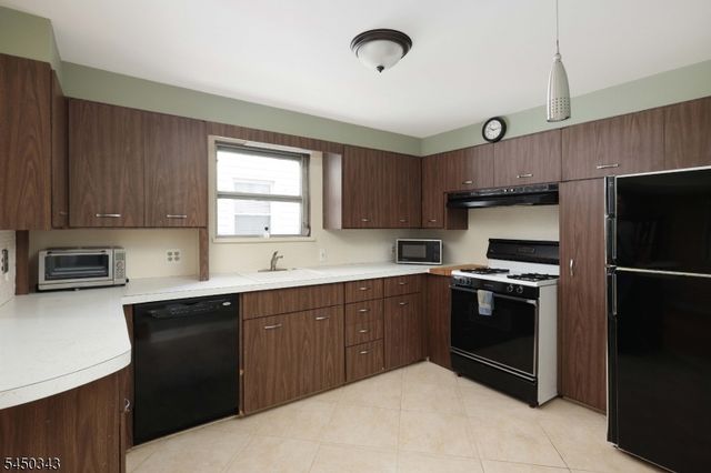 351 Fernwood Ter, Linden City, NJ 07036
