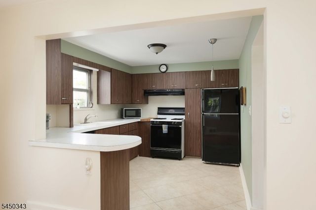 351 Fernwood Ter, Linden City, NJ 07036