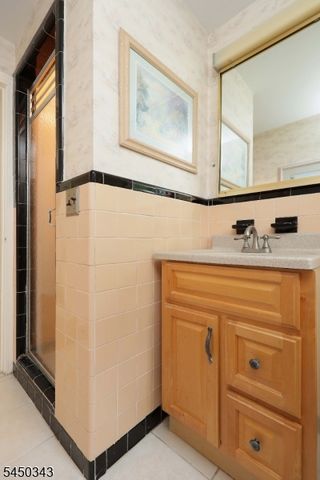 351 Fernwood Ter, Linden City, NJ 07036