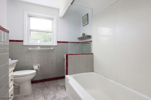 351 Fernwood Ter, Linden City, NJ 07036
