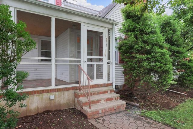 351 Fernwood Ter, Linden City, NJ 07036