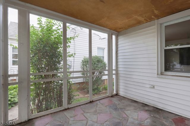 351 Fernwood Ter, Linden City, NJ 07036