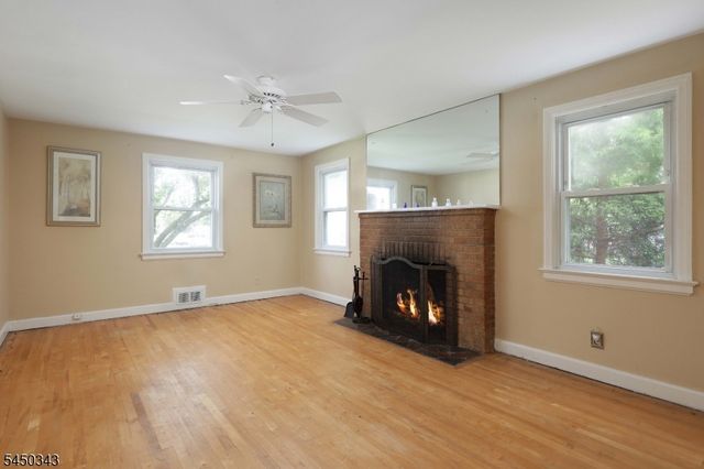 351 Fernwood Ter, Linden City, NJ 07036