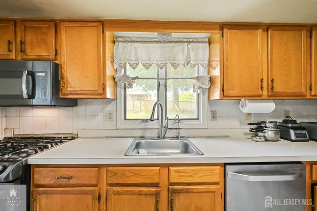 109 Walton Street, Edison, NJ 08817