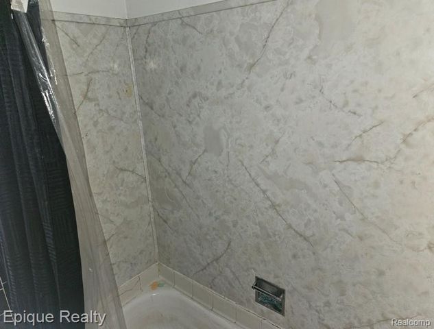 16069 Carlisle Street, Detroit, MI 48205