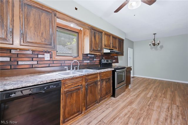 3493 Shadyside Drive, Hubbard, OH 44425