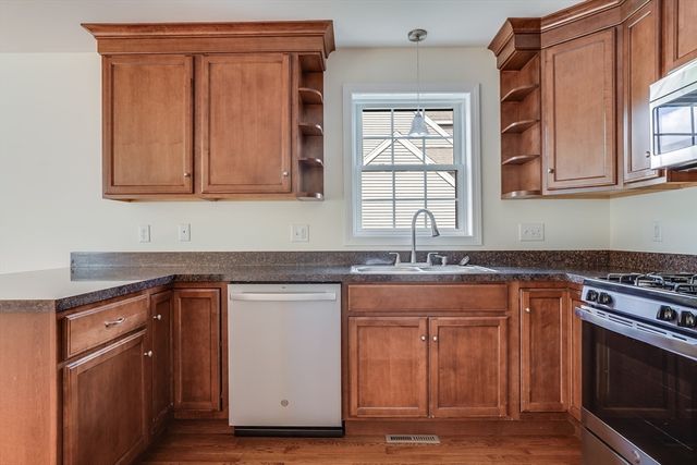 40 Comet Rd, Methuen, MA 01844