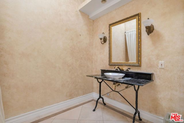 10557 Rocca Place, Los Angeles, CA 90077
