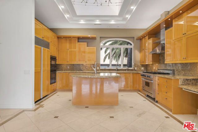 10557 Rocca Place, Los Angeles, CA 90077