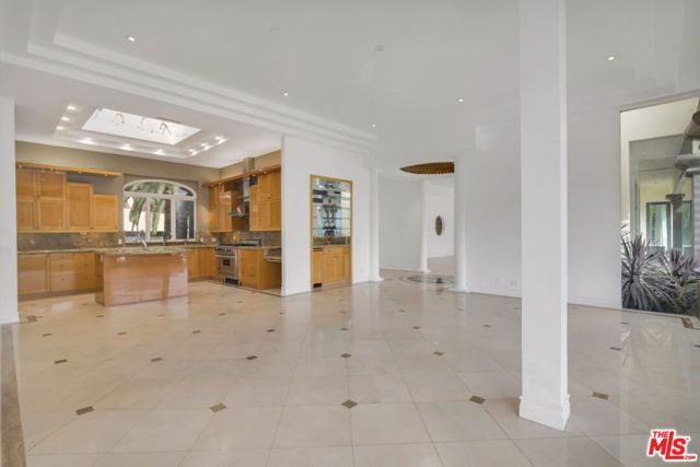 10557 Rocca Place, Los Angeles, CA 90077