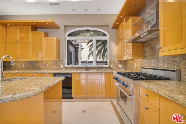 10557 Rocca Place, Los Angeles, CA 90077