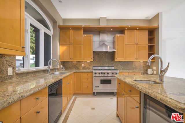 10557 Rocca Place, Los Angeles, CA 90077