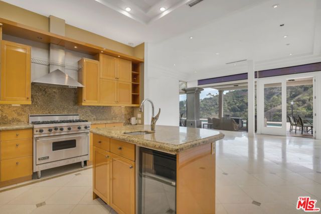 10557 Rocca Place, Los Angeles, CA 90077