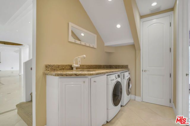 10557 Rocca Place, Los Angeles, CA 90077